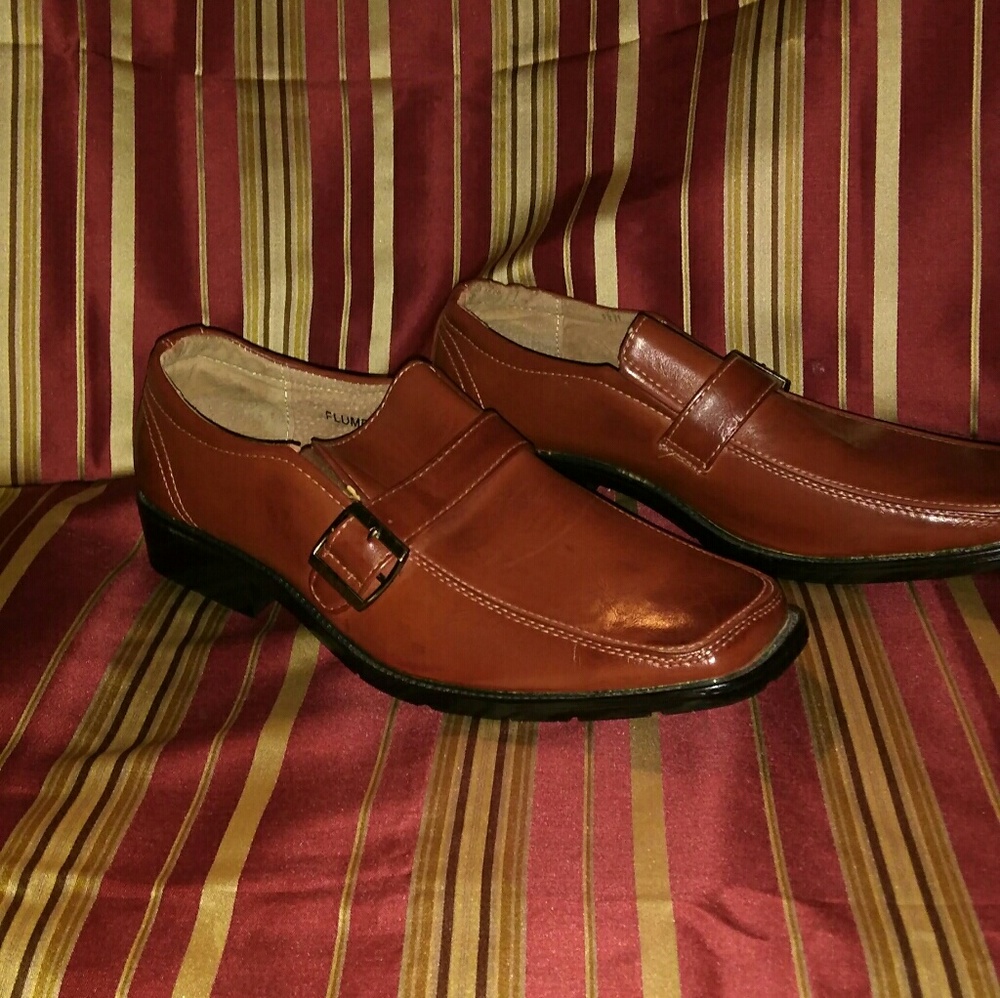 Men's dress shoes